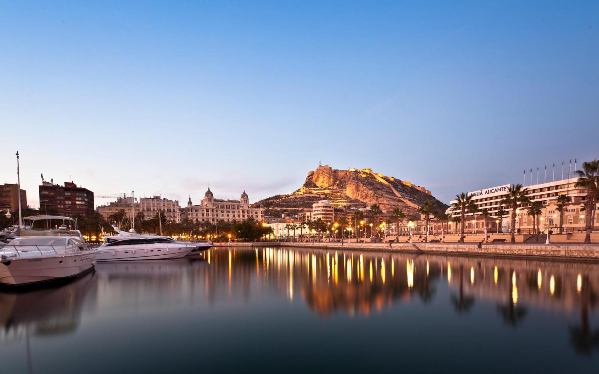 Apartamento Grande Y Luminoso En El Centro De Alicante Exterior photo